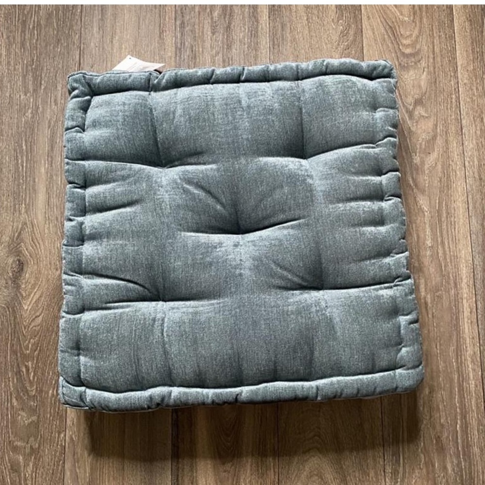 Intelligent Design| 20×20 Oversize|Diah Poly Chenille| Floor Pillow|Charcoal-NWT